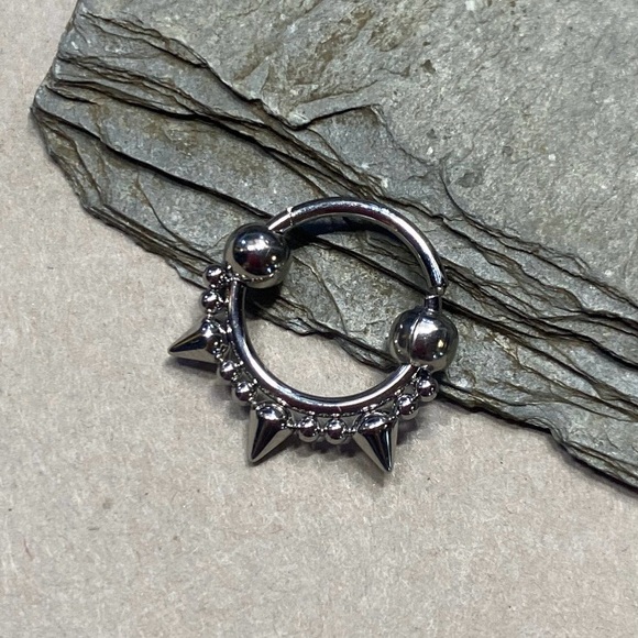 Septum or Daith Clicker Ring Surgical Steel Spikes and Stainless Beads 16g 10mm - Picture 1 of 2